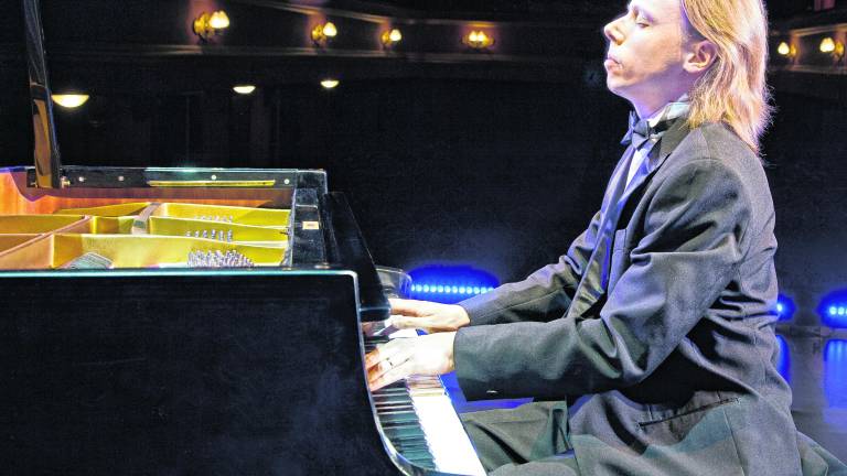Peter Toth performs.